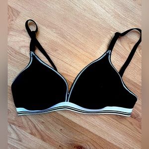 Adjustable strap sports bra